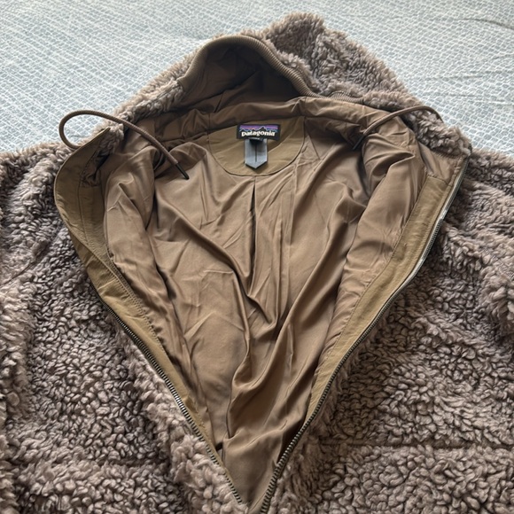 Women’s XL Patagonia thigh length jacket - Picture 3 of 5